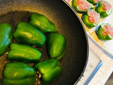 肉汁じゅわっ！ピーマンの肉詰め